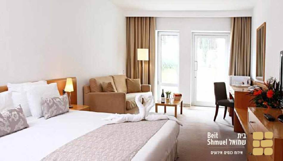 נופש + סיור חנוכיות