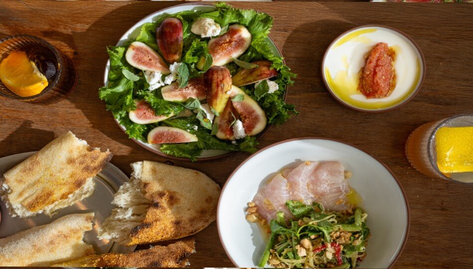 מסעדת lookout roof top