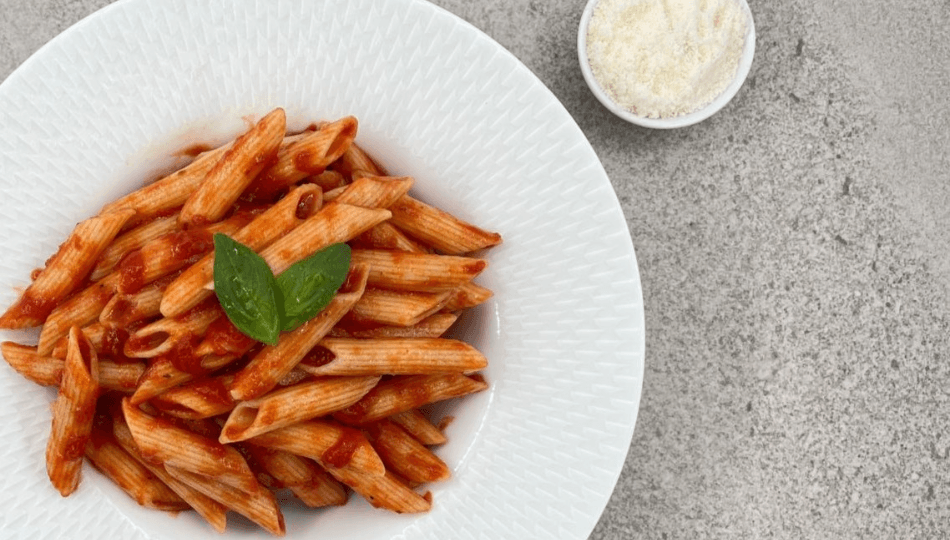 מנת פסטה לבחירה + פחית שתיה