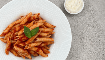 מנת פסטה לבחירה + פחית שתיה